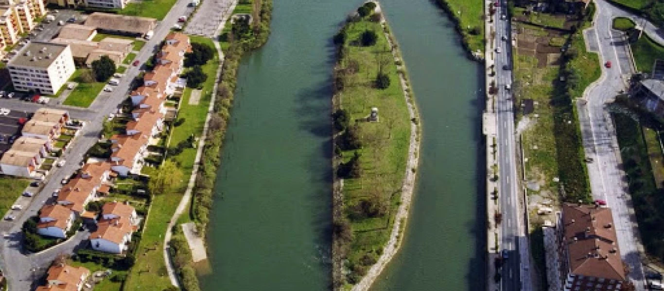 Το νησί που αλλάζει χώρα κάθε έξι μήνες για να συντηρεί τη συγκυριαρχία δύο χωρών